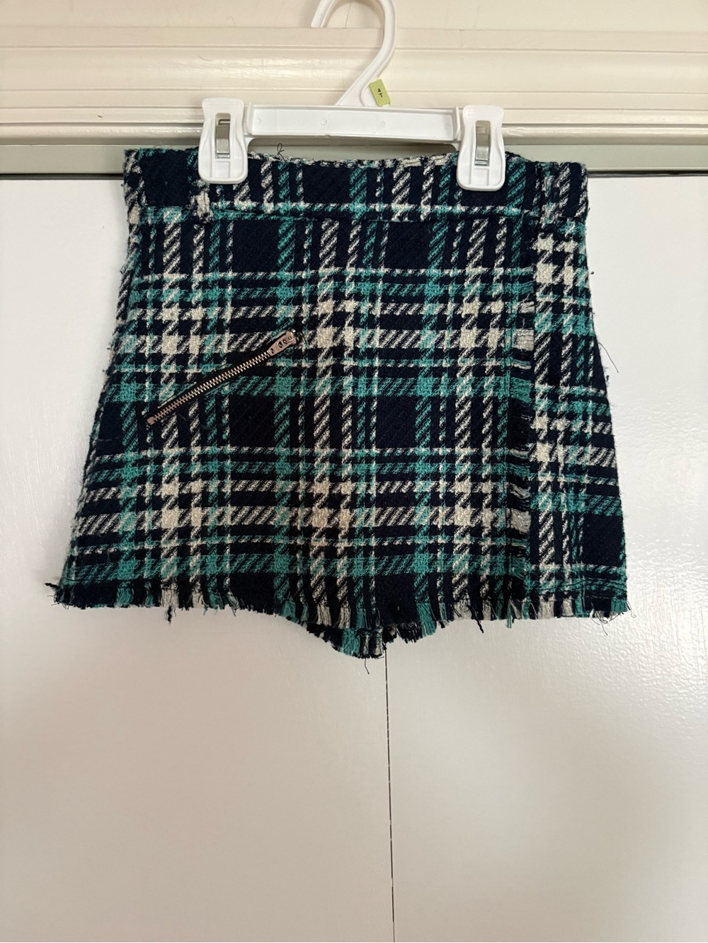 ZARA Plaid Skirt/Shorts in Navy, blue and white kids Size 9